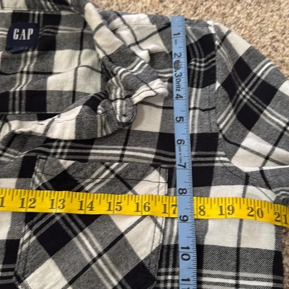 GAP black & white 100% cotton flannel button up in size Large - Picture 7 of 9